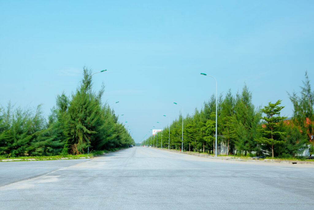 Cảnh quan thân thiện môi trường với nhiều cây xanh tại khu công nghiệp Nam Đình Vũ 
