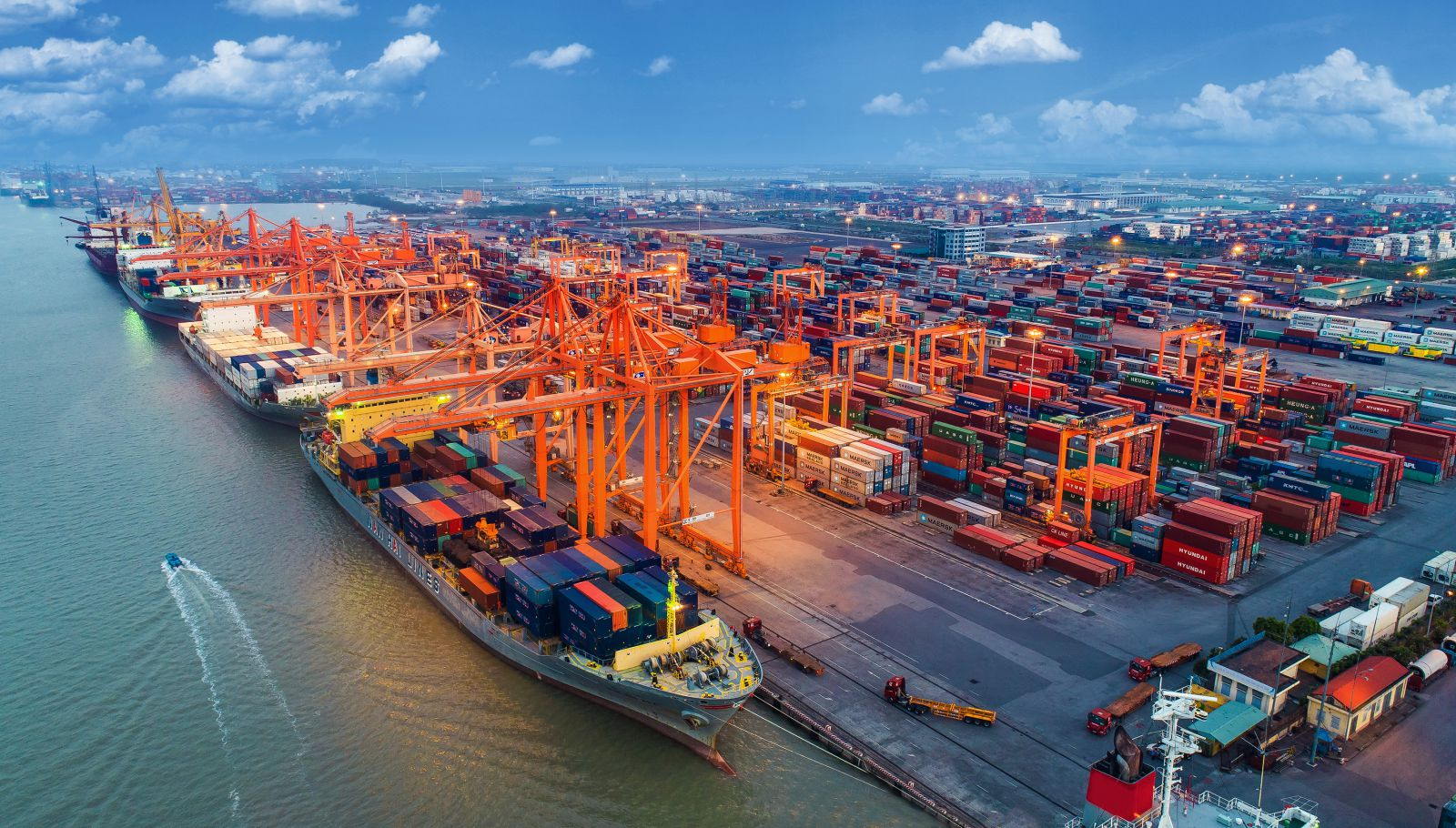 Cảng Hải Phòng là một trong 2 cảng đặc biệt đóng vai trò vô cùng quan trọng để thúc đẩy nền kinh tế liên vùng và cả nước